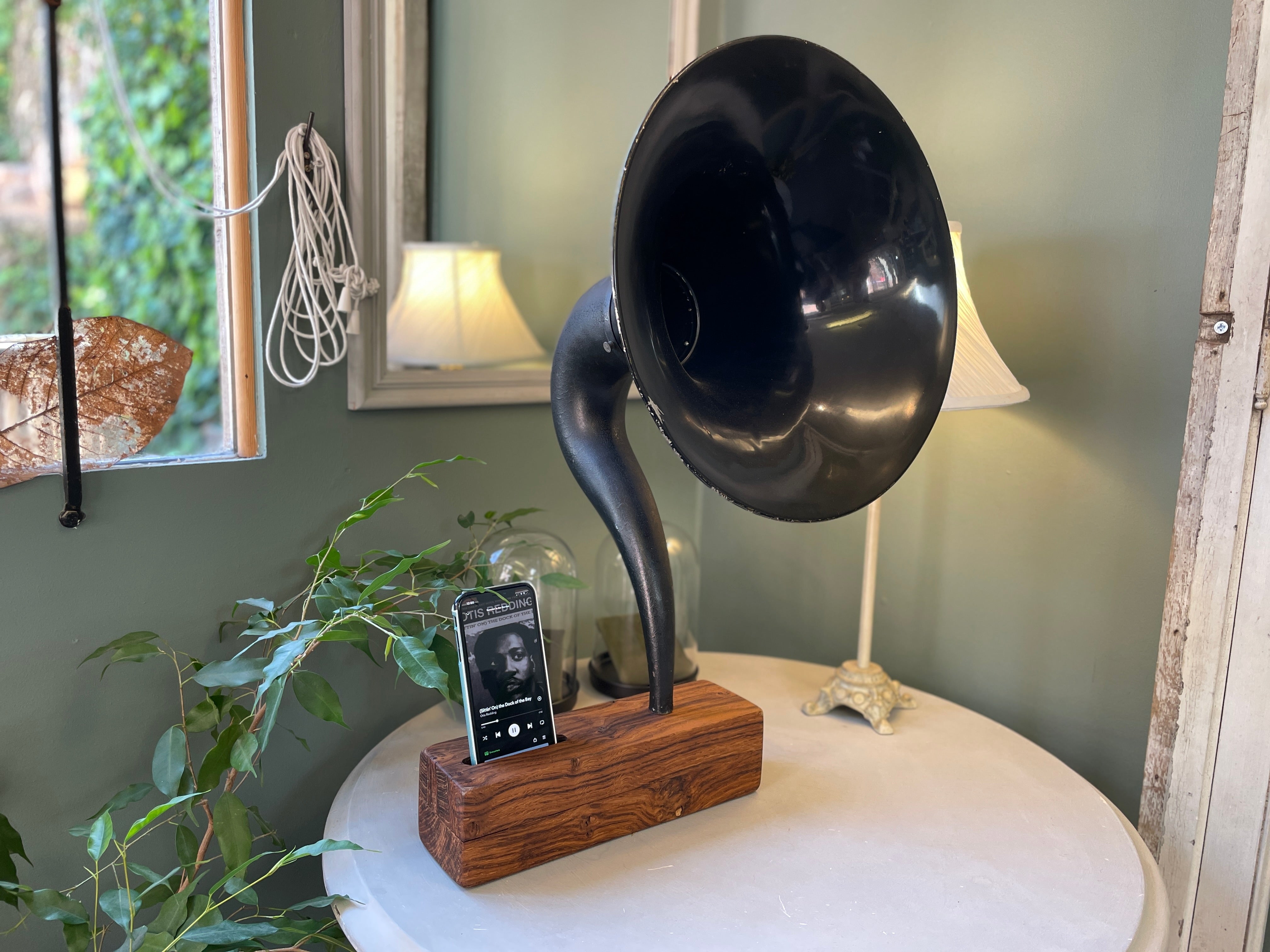 Vintage store iphone speaker